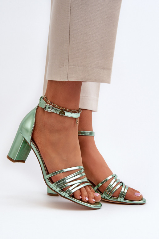 sandali con tacco e cinturini in verde Enitia