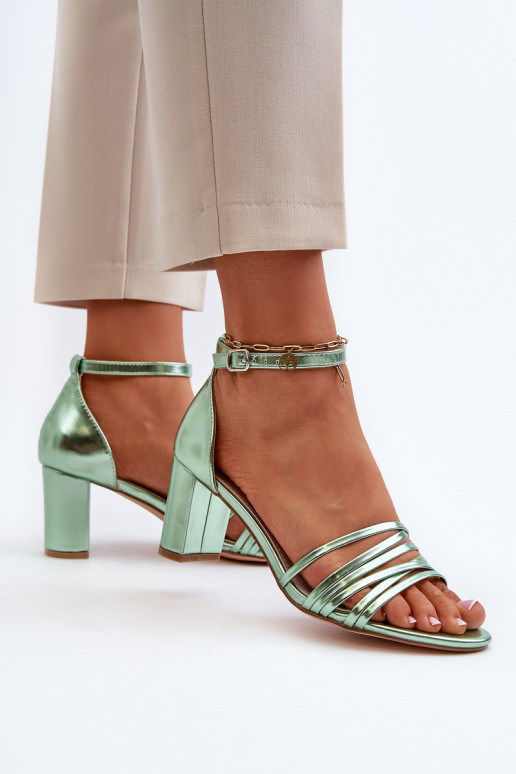 sandali con tacco e cinturini in verde Enitia