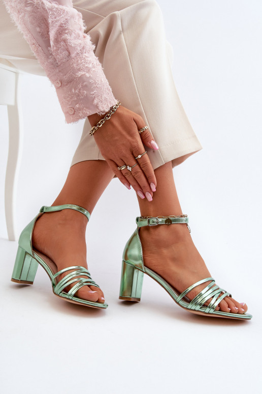 sandali con tacco e cinturini in verde Enitia