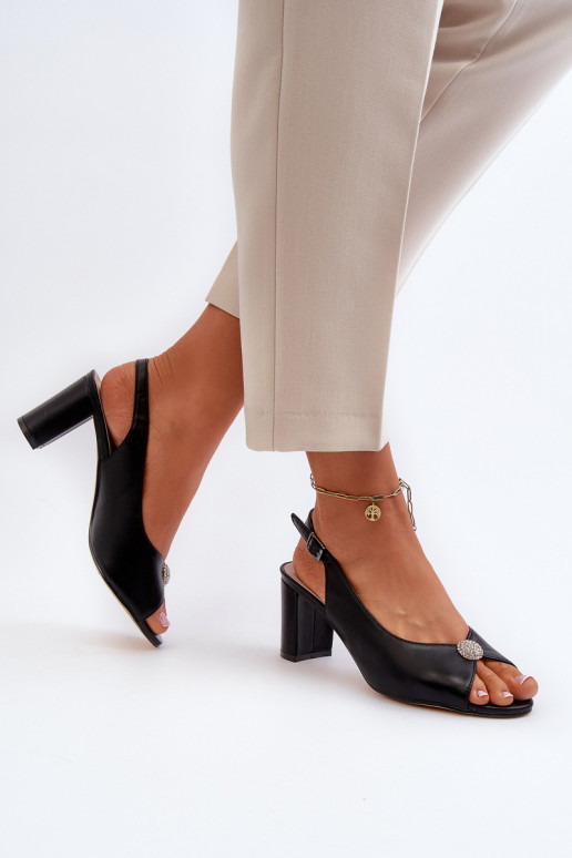Sandali dallo stile elegante con tacchi con ornamenti in colore nero Trasea