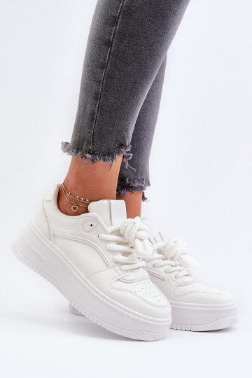 Scarpe modello sneakers con plateau realizzate in eco pelle nel colore bianco Vhisper