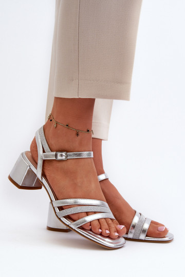 Sandali da donna con tacco basso realizzati in eco pelle Sergio Leone SK046 colore argento