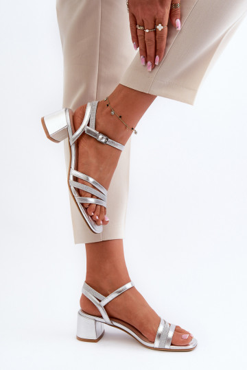 Sandali da donna con tacco basso realizzati in eco pelle Sergio Leone SK046 colore argento 2