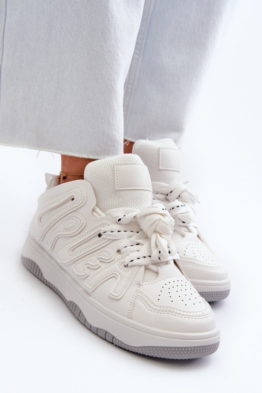 Scarpe modello sneakers realizzate in eco pelle nel colore bianco Berilla