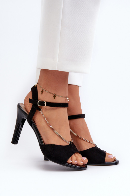 Sandali da donna con tacco sottile realizzati in eco camoscio con catene Sergio Leone SK925 in nero