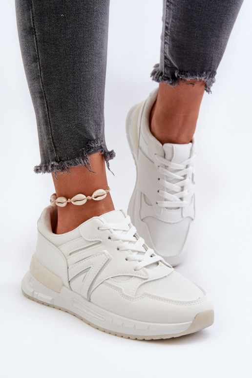 Scarpe modello sneakers realizzate in eco pelle di colore bianco Vinelli