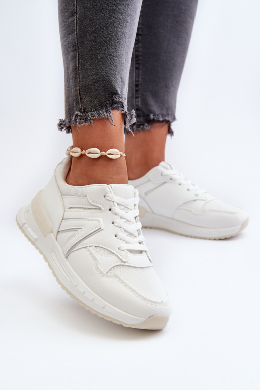 Scarpe modello sneakers realizzate in eco pelle di colore bianco Vinelli