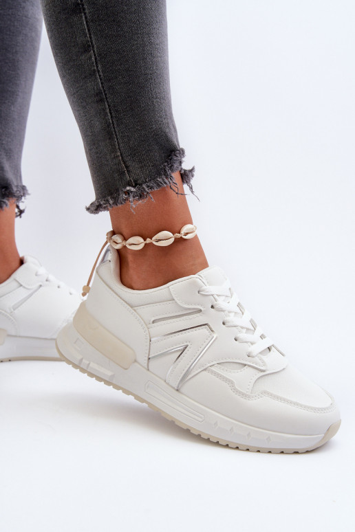 Scarpe modello sneakers realizzate in eco pelle di colore bianco Vinelli