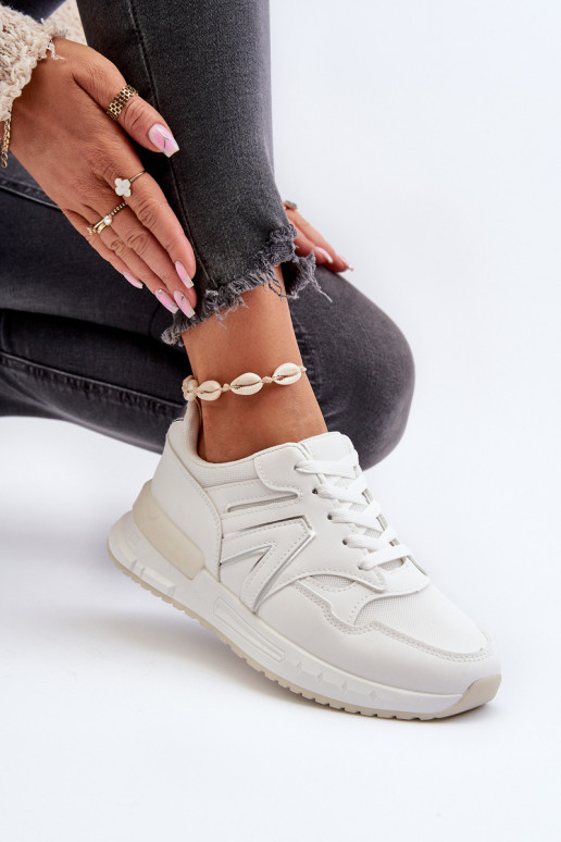 Scarpe modello sneakers realizzate in eco pelle di colore bianco Vinelli