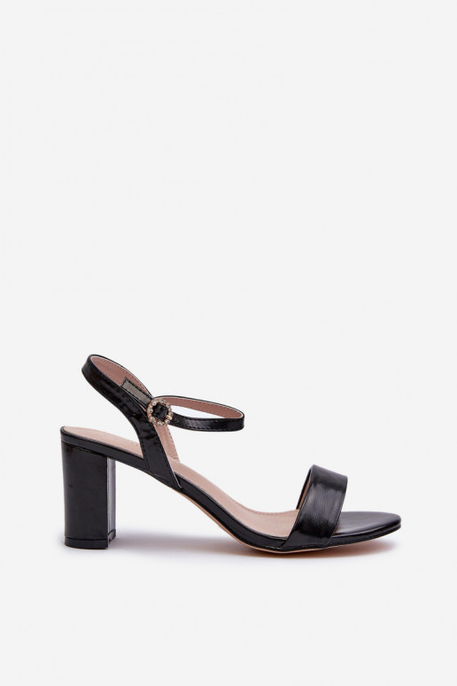 sandali con tacco in colore nero Glindra