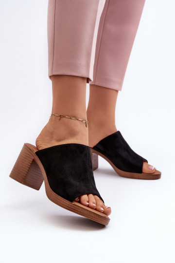 Ciabatte da donna con tacco dallo stile elegante in colore nero Varnila