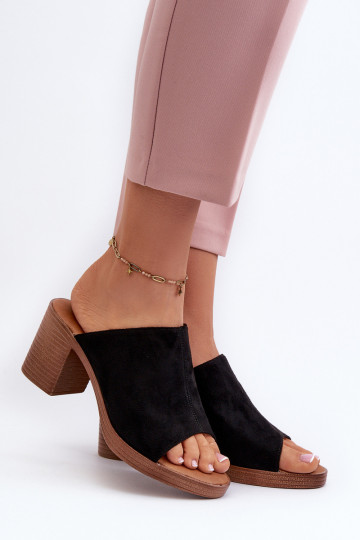 Ciabatte da donna con tacco dallo stile elegante in colore nero Varnila 2