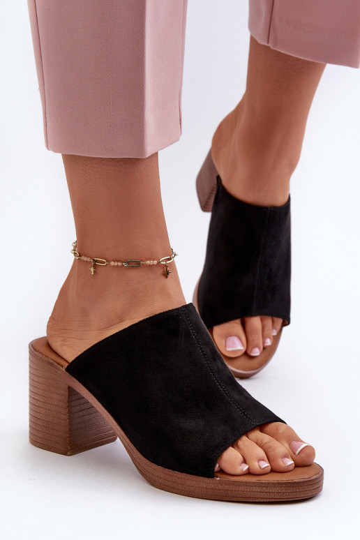 Ciabatte da donna con tacco dallo stile elegante in colore nero Varnila