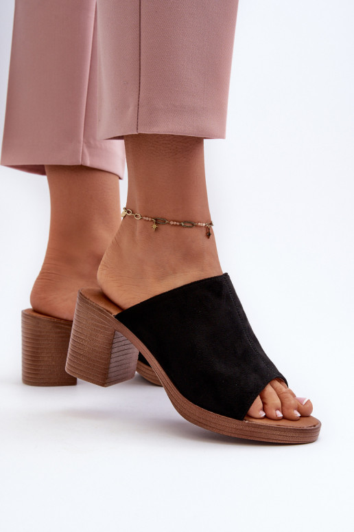 Ciabatte da donna con tacco dallo stile elegante in colore nero Varnila