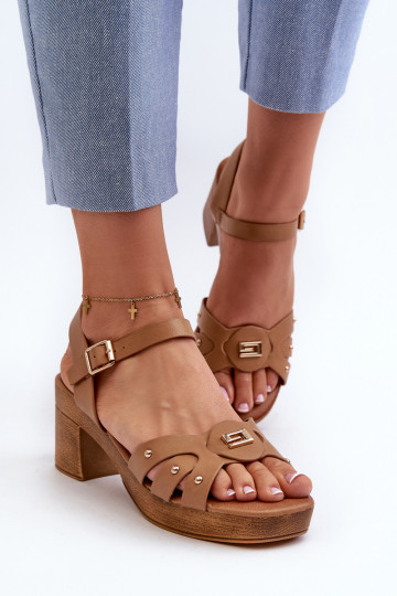 Sandali con tacco da donna realizzati in ecopelle colore marrone Assames