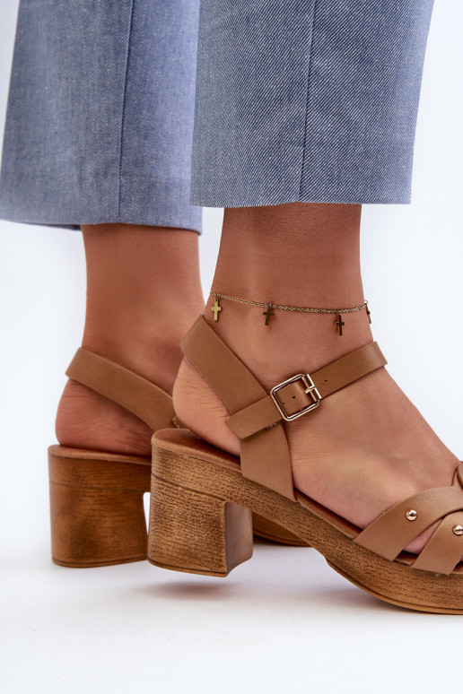 Sandali con tacco da donna realizzati in ecopelle colore marrone Assames Sandali con tacco da donna realizzati in ecopelle colore marrone Assames