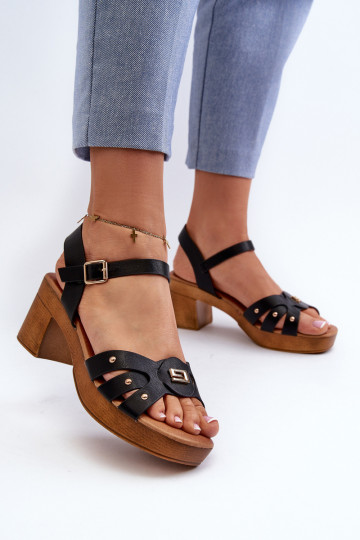 Sandali con tacco da donna realizzati in ecopelle colore nero Assames 2
