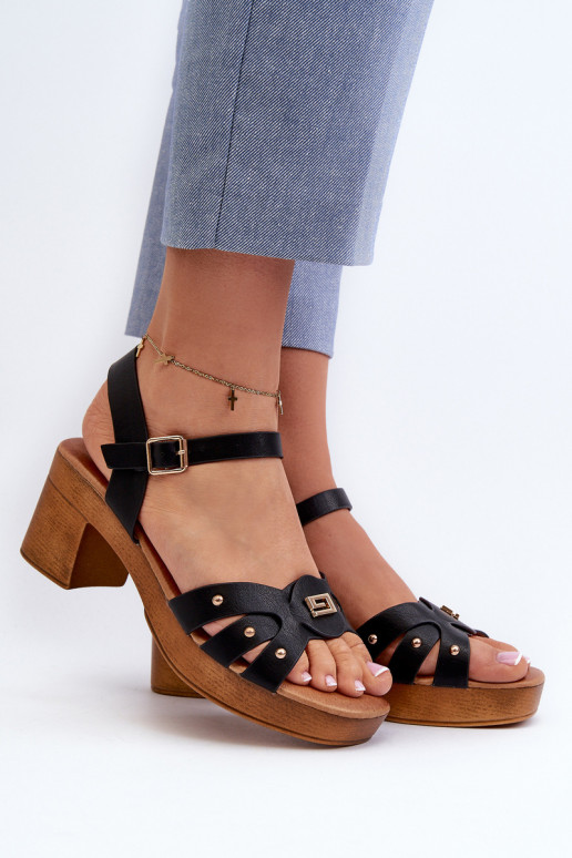 Sandali con tacco da donna realizzati in ecopelle colore nero Assames