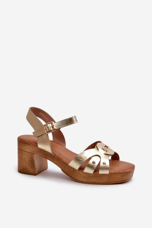 Sandali con tacco da donna realizzati in ecopelle nel colore dorato Assames Sandali con tacco da donna realizzati in ecopelle nel colore dorato Assames