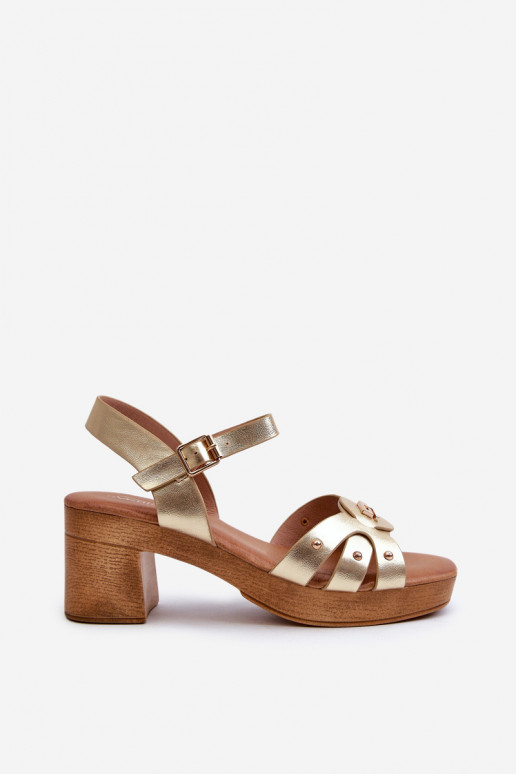 Sandali con tacco da donna realizzati in ecopelle nel colore dorato Assames Sandali con tacco da donna realizzati in ecopelle nel colore dorato Assames