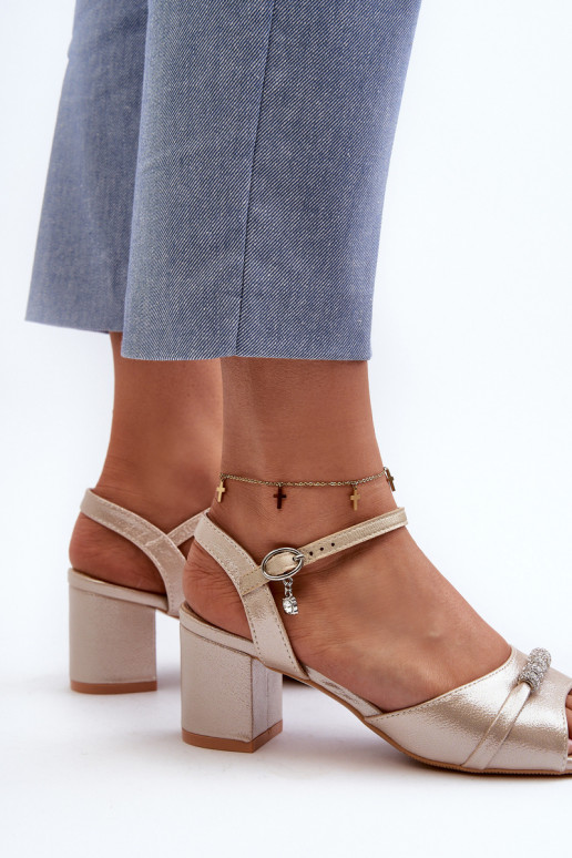 Sandali da donna Eko con tacco con bellissimi dettagli in colore oro Narhi