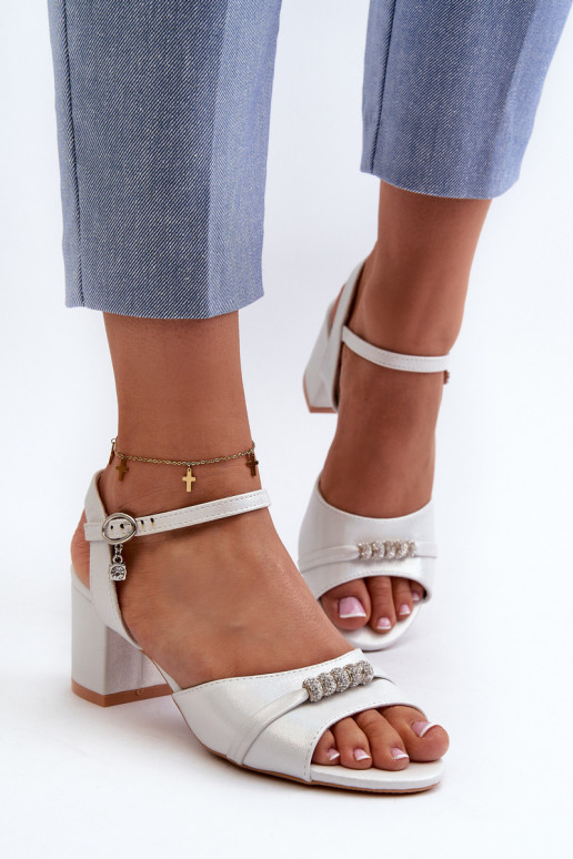 Sandali da donna Eko con tacco con bellissimi dettagli in colore argento Narhi