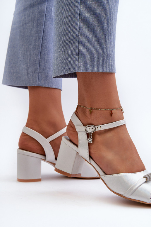 Sandali da donna Eko con tacco con bellissimi dettagli in colore argento Narhi