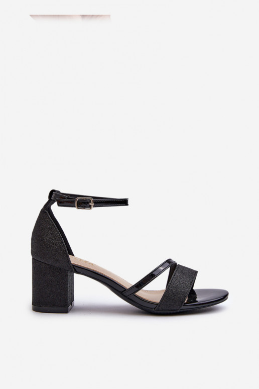 Sandali lucidi con tacco basso in colore nero Ploemis