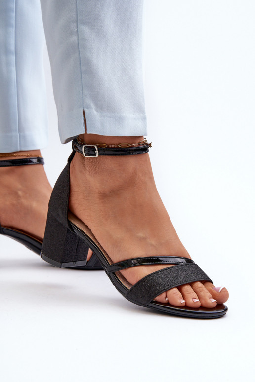 Sandali lucidi con tacco basso in colore nero Ploemis Sandali lucidi con tacco basso in colore nero Ploemis