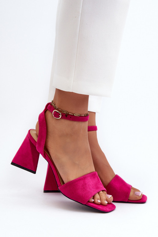Sandali con tacco da donna realizzati in Eco Camoscio Fucsia Upttima