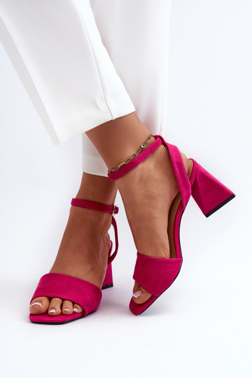 Sandali con tacco da donna realizzati in Eco Camoscio Fucsia Upttima