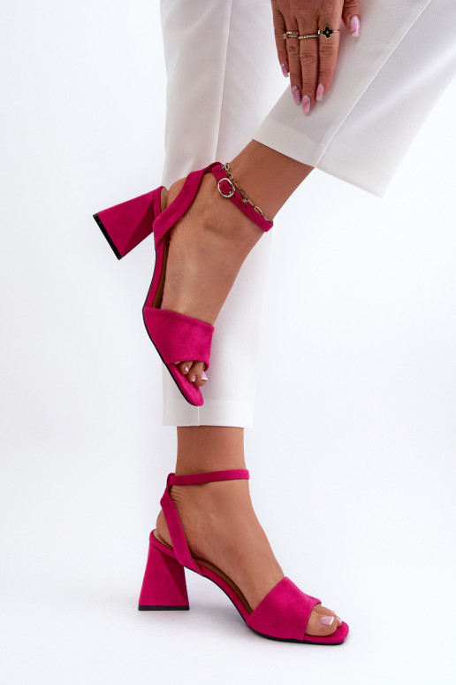 Sandali con tacco da donna realizzati in Eco Camoscio Fucsia Upttima