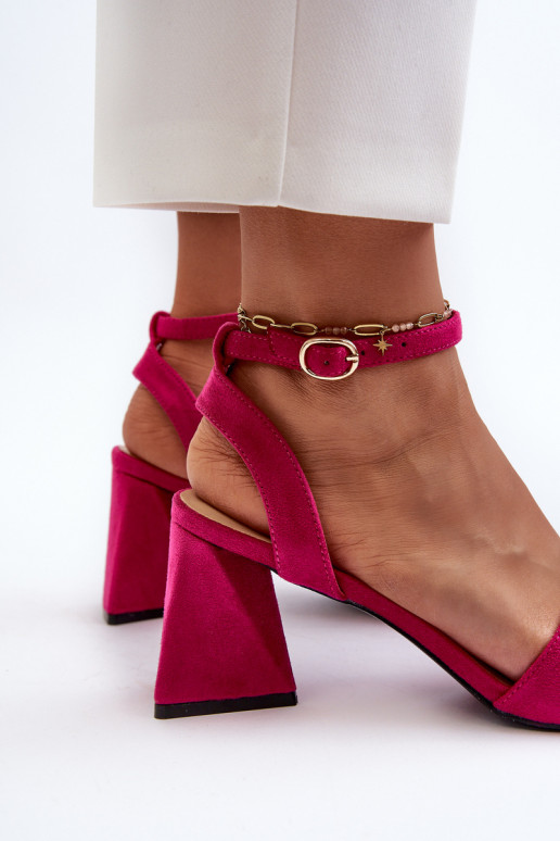 Sandali con tacco da donna realizzati in Eco Camoscio Fucsia Upttima