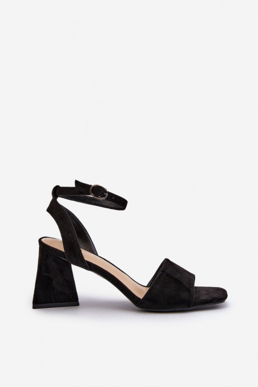 Sandali con tacco da donna realizzati in Eco Camoscio Nero Upttima
