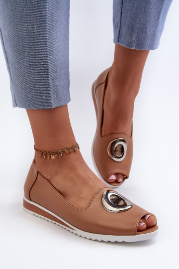 Scarpe con tacco color sabbia con ornamenti in pelle artificiale Biolita