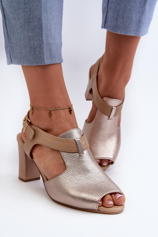 Sandali con tacco da donna realizzati in ecopelle color oro Queenmarie Sandali con tacco da donna realizzati in ecopelle color oro Queenmarie