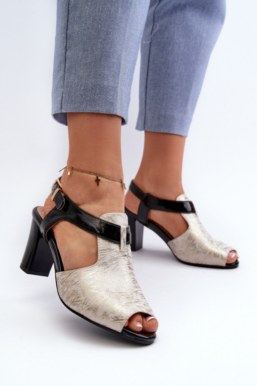 Sandali con tacco da donna realizzati in ecopelle nel colore oro-nero Queenmarie