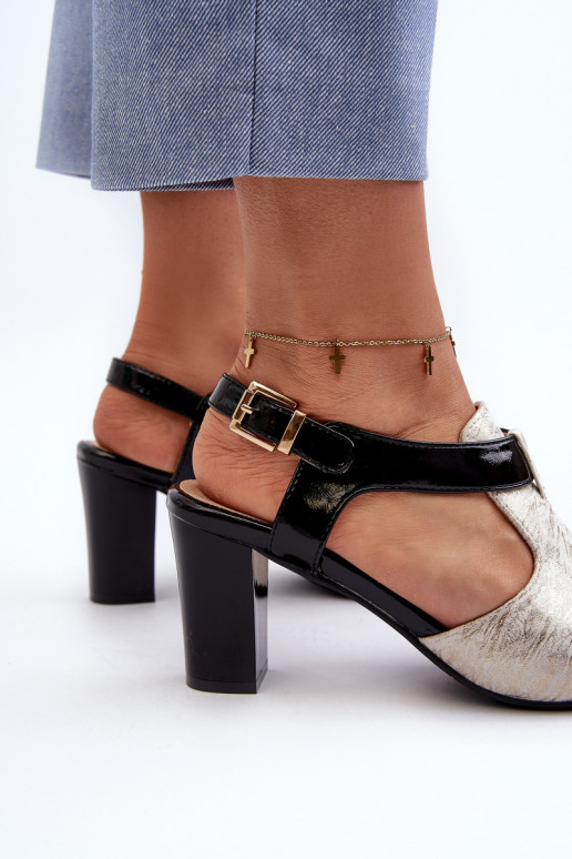 Sandali con tacco da donna realizzati in ecopelle nel colore oro-nero Queenmarie