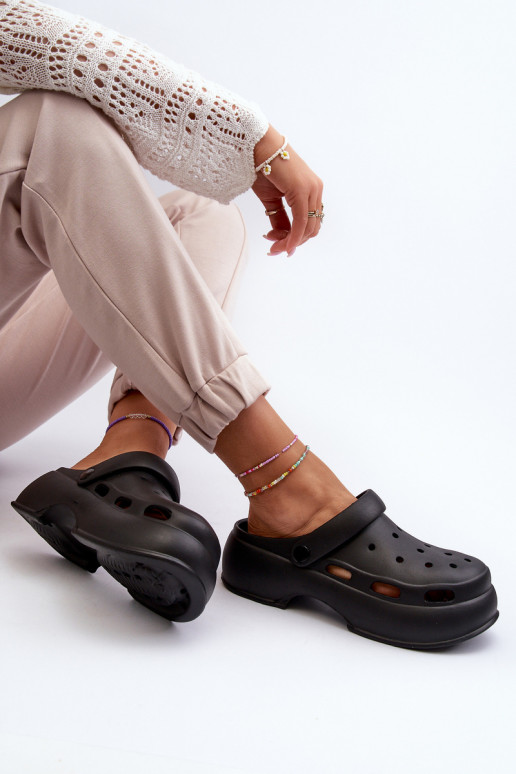 Pantofole leggere Pantofole da donna con suola massiccia alla moda in colore nero Danollia