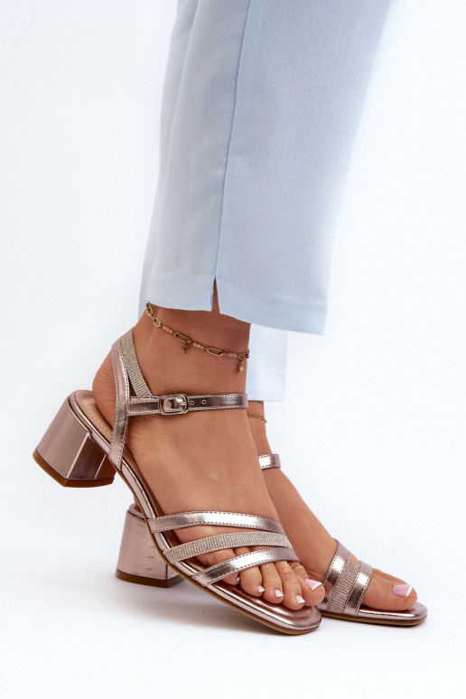Sandali da donna con tacco basso realizzati in ecopelle Sergio Leone SK046 colore oro rosa