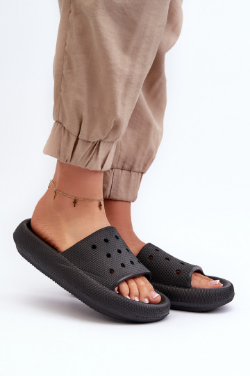 Pantofole leggere con suola massiccia in colore nero Beula
