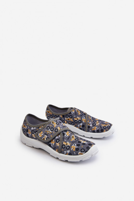 Comode ciabatte per ragazzi con chiusure adesive Befado 974Y552 grigie Comode ciabatte per ragazzi con chiusure adesive Befado 974Y552 grigie