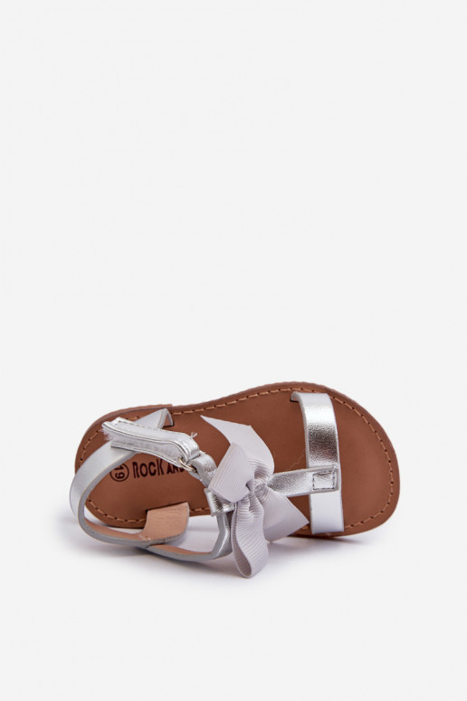 sandali da bambino con nastri con chiusure adesive colore argento Joratia