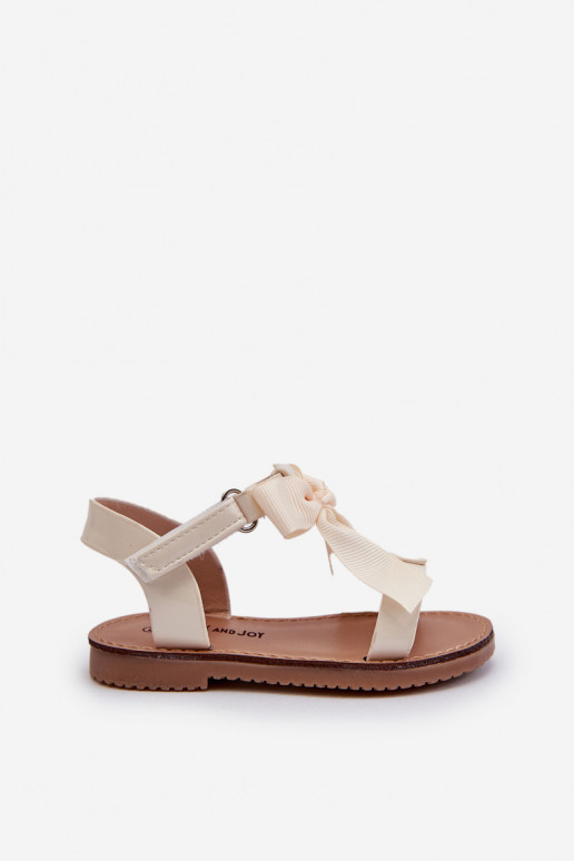 Sandali Joratia in vernice per bambini con nastri e chiusure adesive in colore avorio Sandali Joratia in vernice per bambini con nastri e chiusure adesive in colore avorio