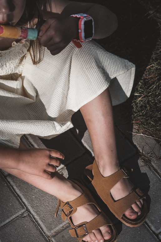 sandali da bambino platform con chiusure adesive colore marrone Rorria