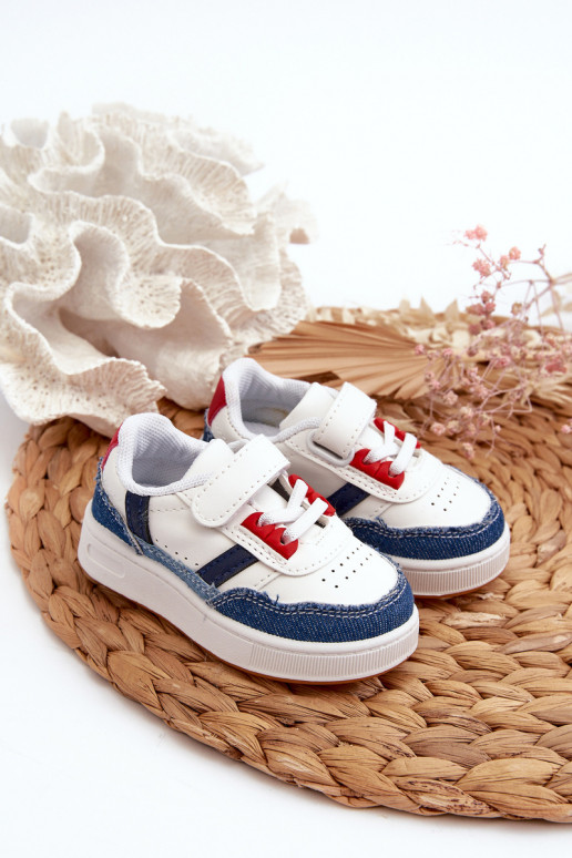 Scarpe sportive per bambini del modello classico. Materiale denim Marlin Scarpe sportive per bambini del modello classico. Materiale denim Marlin