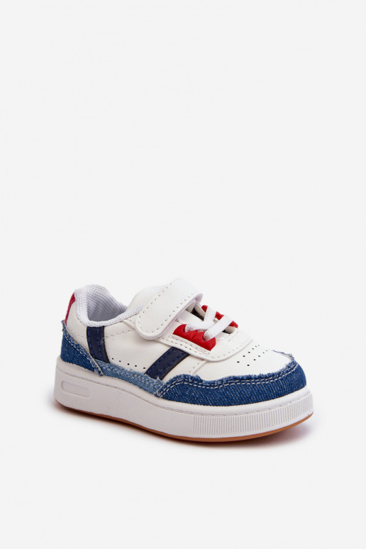 Scarpe sportive per bambini del modello classico. Materiale denim Marlin Scarpe sportive per bambini del modello classico. Materiale denim Marlin