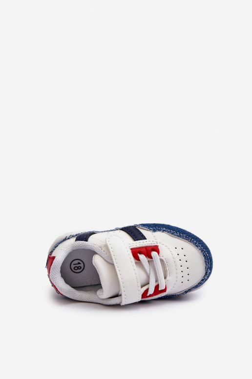 Scarpe sportive per bambini del modello classico. Materiale denim Marlin Scarpe sportive per bambini del modello classico. Materiale denim Marlin
