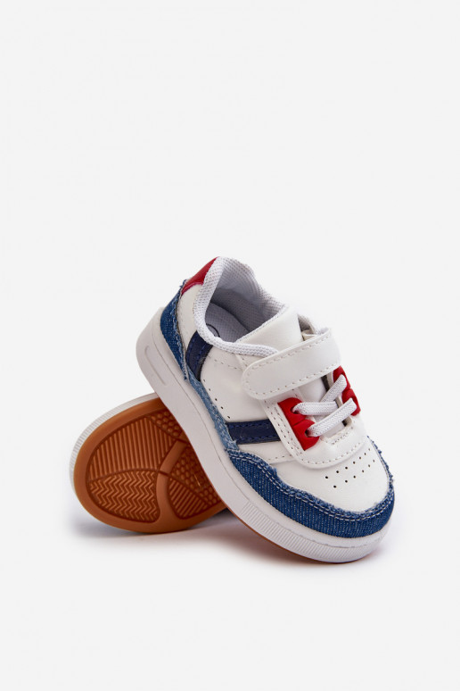 Scarpe sportive per bambini del modello classico. Materiale denim Marlin Scarpe sportive per bambini del modello classico. Materiale denim Marlin