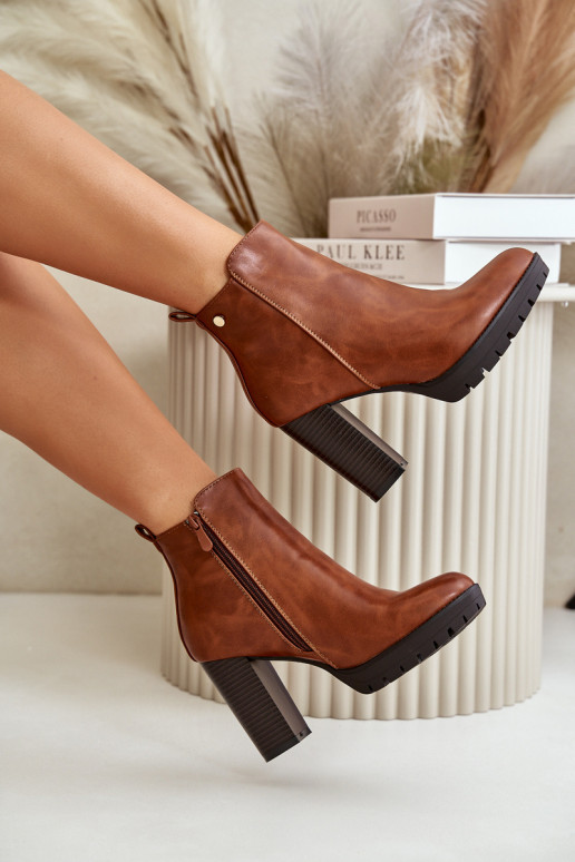 Stivali da donna riscaldati nel montante alto fissati al castello colore marrone Bioria Stivali da donna riscaldati nel montante alto fissati al castello colore marrone Bioria